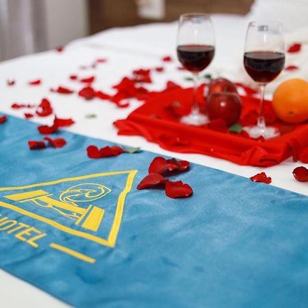 Hoc Huong Hotel Куинён Экстерьер фото