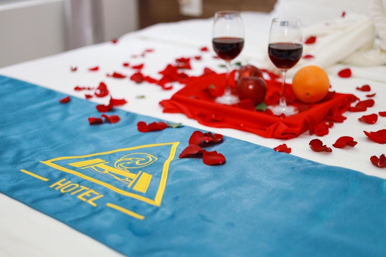 Hoc Huong Hotel Куинён Экстерьер фото