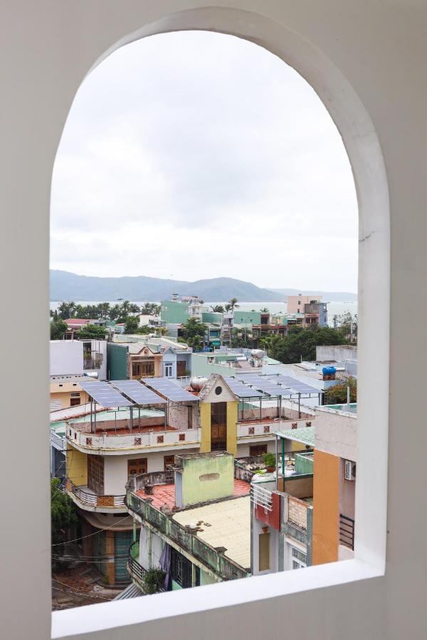Hoc Huong Hotel Куинён Экстерьер фото